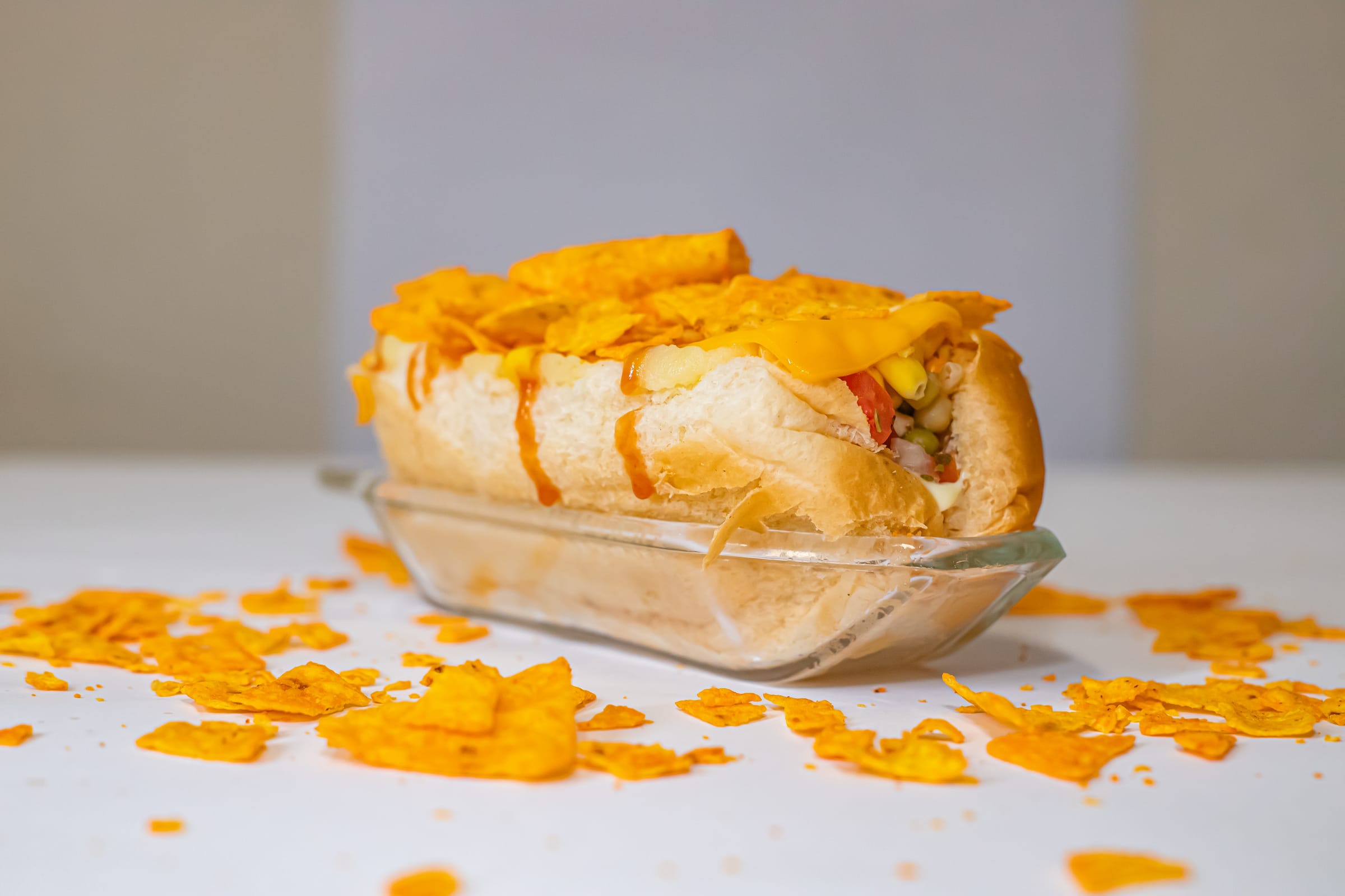 Cachorro-quente do Gordinho coberto de batata palha e molho