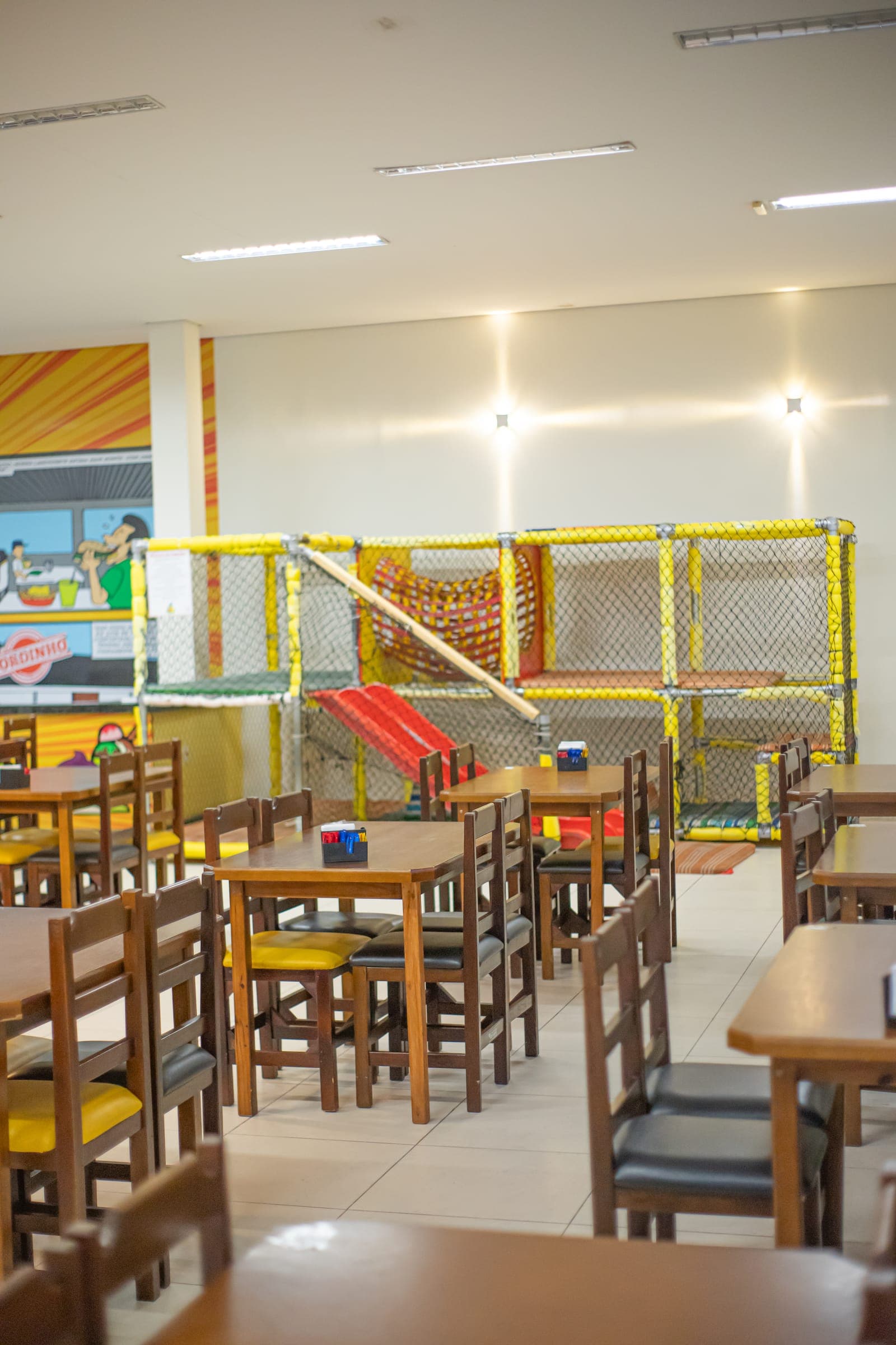 Vista do salão com o espaço kids
